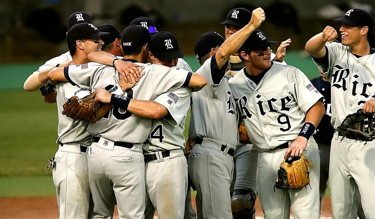 Murakami Enters Posting; Expected to Draw Heavy MLB Interest
