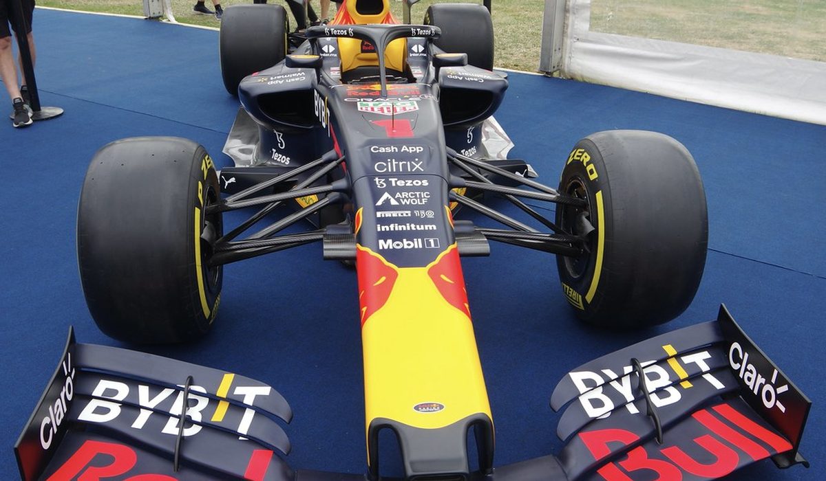 Norris Commands Sao Paulo as Verstappen Recovers