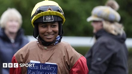 Aamilah Aswat makes history at Kempton as first black female jump jockey